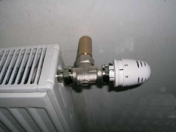 Zawór grzejnikowy termostatyczny 1/2" kątowy specjalny T M28 HERZ