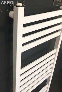 Grzejnik łazienkowy AKRO biały płaski 95x43 390W rozstaw 40cm